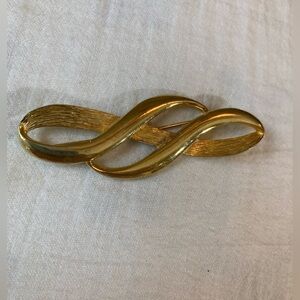JJ 1986 Signed Vintage‎ Gold Tone Brooch
